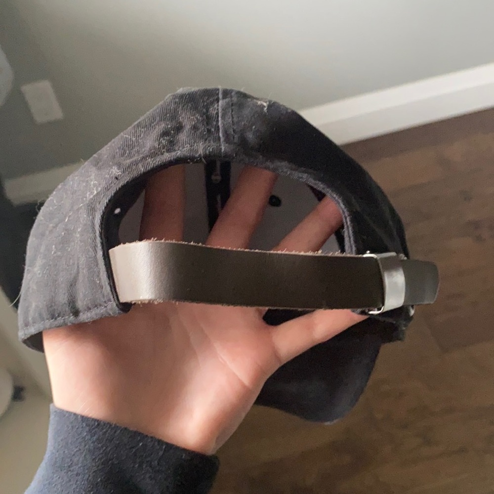 Black champion hat - Picture 3 of 4